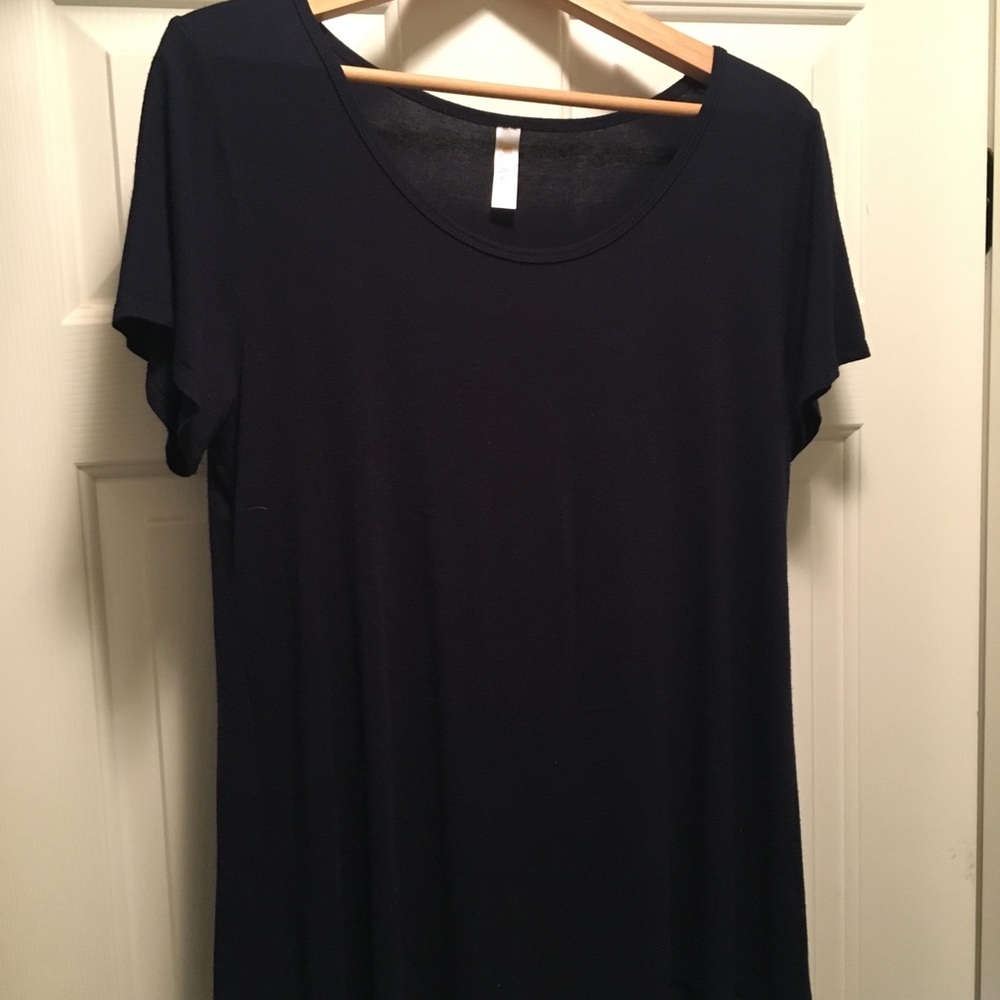 ULAROE classic t, size medium, dark navy blue